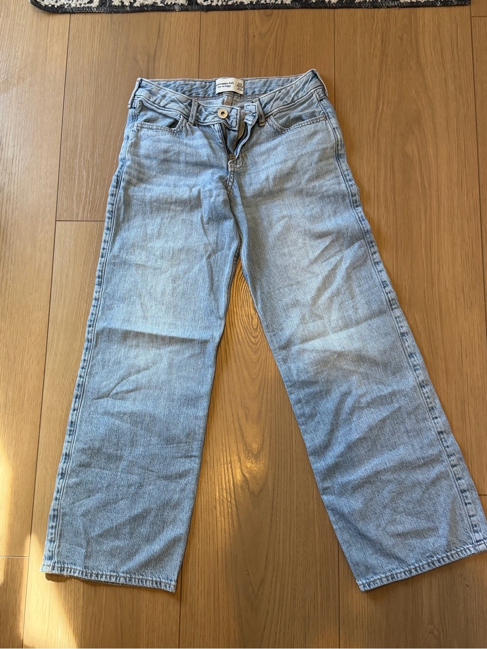 abercrombie kids Light Wash Relaxed Straight Jeans -“low rise baggy”